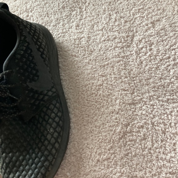 Size 10.5 - Nike Roshe NM Flyknit SE Black - Picture 2 of 3